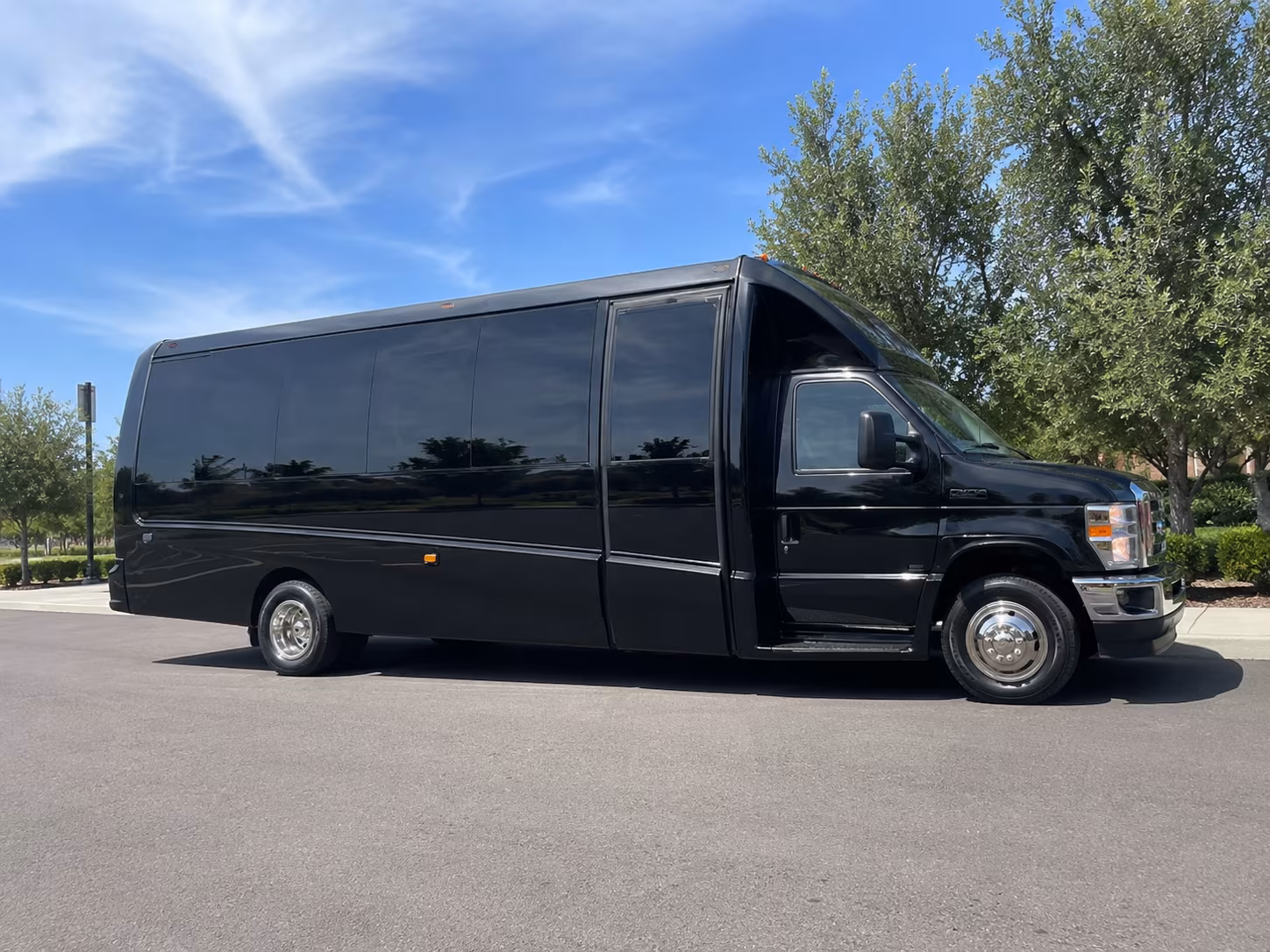 shuttle your guests between hotel blocks and your lake charles venue with ease